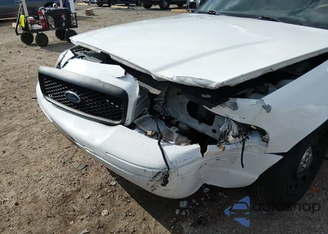 2008 Ford Crown Victoria Standard z USA, uszkodzony, nr VIN 2FAFP73VX8X115925